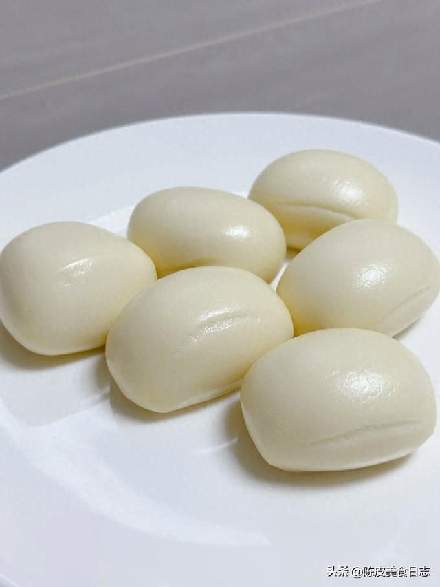 做好的面团放冰箱冷藏了10分钟，竟然做出了水光肌馒头