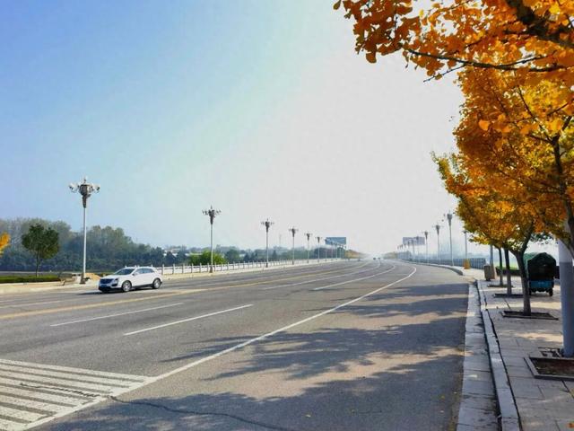 近日，铜山湖大道变了样......