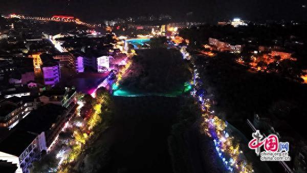张家界武陵源：索溪河畔“Night Walk”受青睐