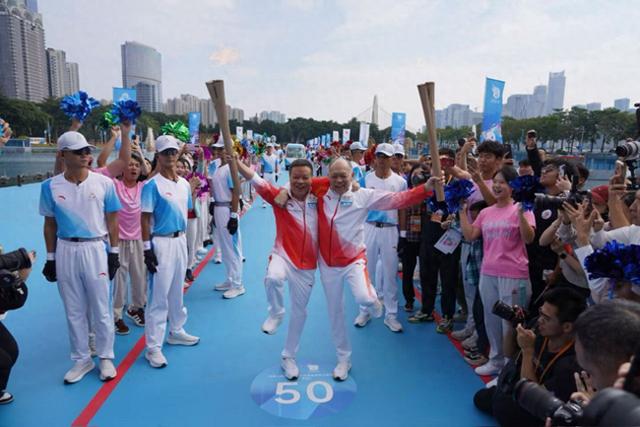 四城同心，圣火同传——第十五届全国运动会火炬传递在穗深港澳同步启动