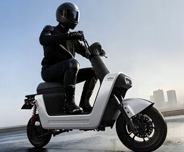 央视：电动车新国标实施，允许载人且可装后座，专家全面解读来了