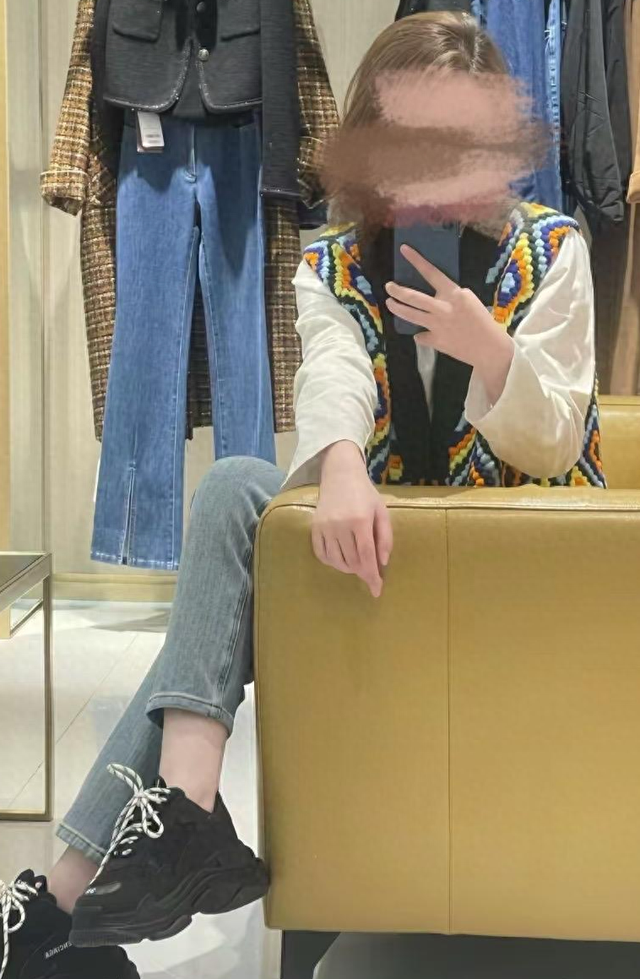 “女子驾车逃跑致丈夫身亡案”二审开庭未宣判 旁听者称现场播放了相关监控视频