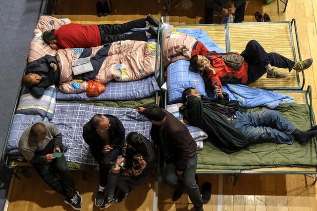 喜马拉雅山谷15人困3天！直升机求援被拒，救援队距营地1.8公里