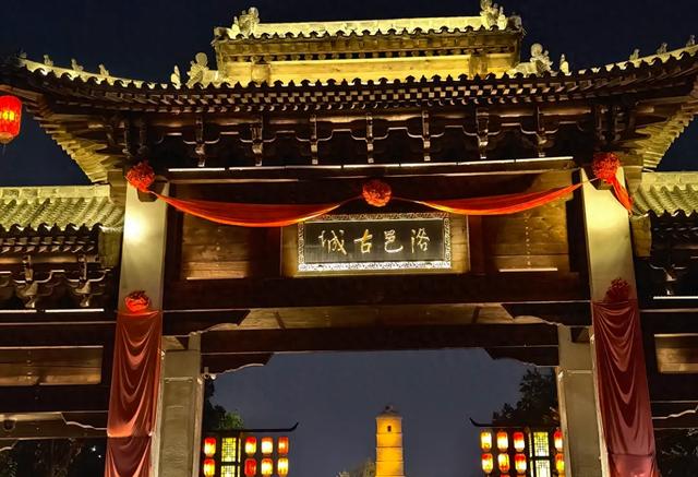 河南这个“假古镇”走红，花巨资打造，还不要门票，烟火气十足