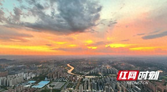 组图 | 受台风“剑鱼”影响 衡阳呈现“世纪晚霞”美景