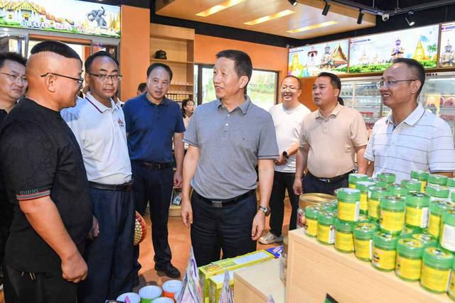 许忠建专题调研重点文旅项目和城市品质提升项目时强调 注重细节求完美  打好扫尾攻坚战