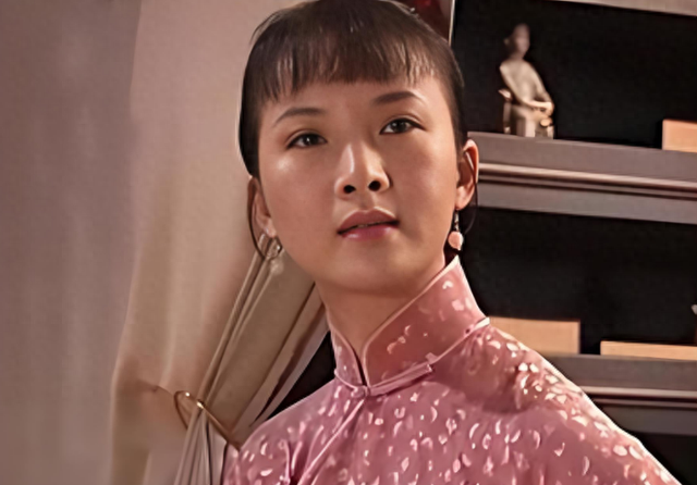 吃里扒外！定居美国13年，回国捞金惨遭“驱逐”，52岁活成了笑话