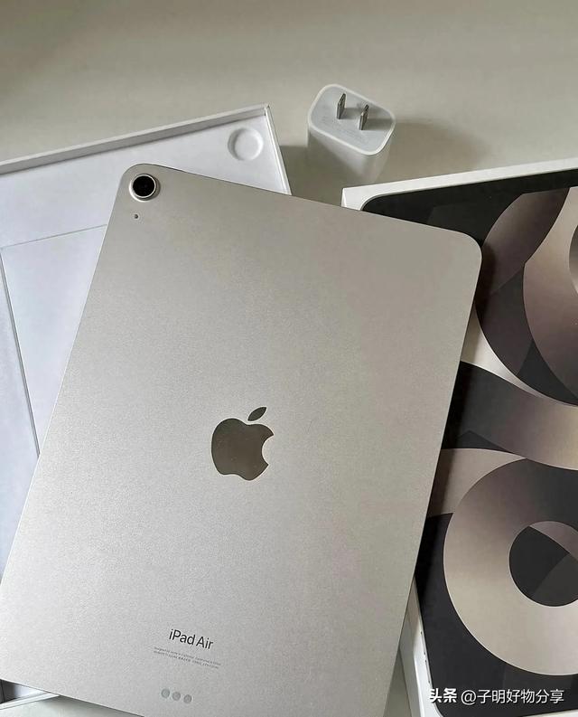 iOS好评榜大洗牌！iPhone16跌至第九，榜首竟是5年前老将？