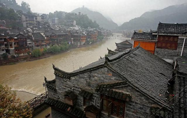 这座千年古镇是5A级景区，不要门票、人少景美、值得一去