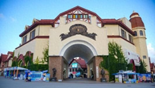 从晨光到星光，感受青岛西海岸新区金沙滩啤酒城的“一日惊喜”