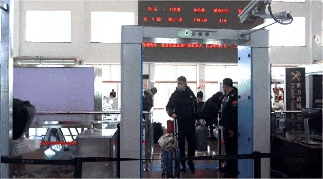 免签生效 同江口岸2分钟“闪现”俄罗斯