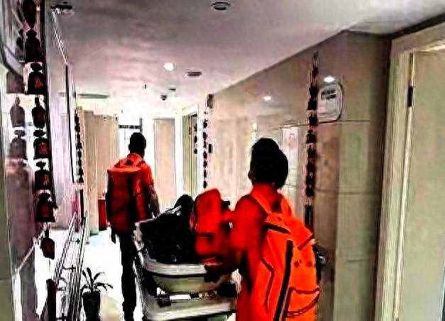 陕西1女子专为老年人提供服务，499元一次，常抱怨：身上全是烂疮