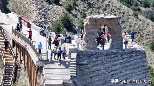 广武长城：国庆假期游人如织