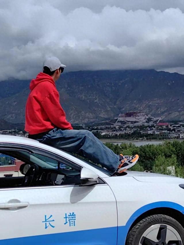 武汉80后夫妻自驾出租车去拉萨，穷游一个多月花费4600元，曾骑摩托车长途跋涉到威海旅行