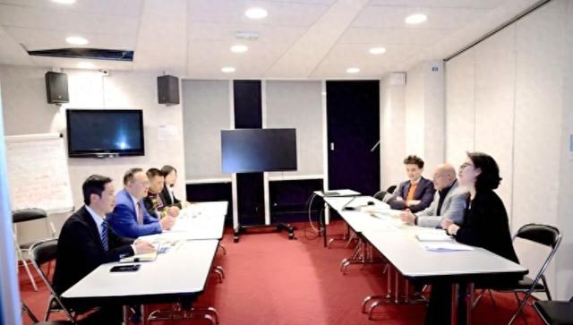 在巴黎，签了！走进法兰西，峨边也“洋盘”