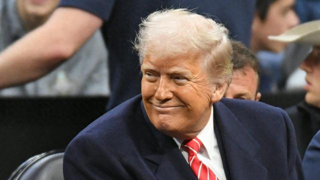 美方打来电话不到24小时，特朗普对华称呼就变了，明确拒绝当老二