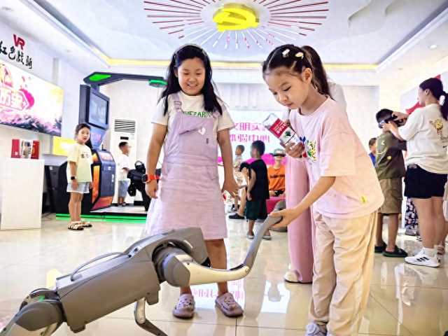机器狗、航空模型、防诈讲座——经开区科普月活动精彩纷呈