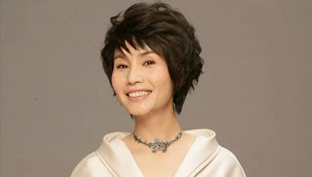 64岁徐俐晒北京小院，和二婚丈夫住农村平房，院子大得能跑步