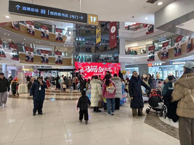 好看好玩好吃好逛,这个假期都匀市商圈街区景区人从众