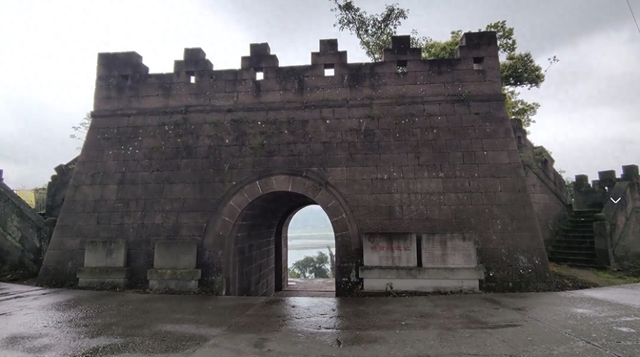 泸州憋屈的古城遗址，底蕴丰富堪称城市地标，虽已开发却游客不多