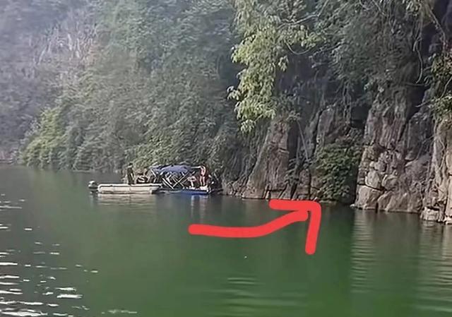 男子困水下溶洞5天，靠空气和矿泉水，网友：活着就是最燃的剧本