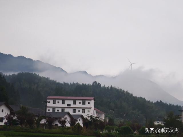雨后小故事原版介绍（德隆山庄的故事下雨喽）