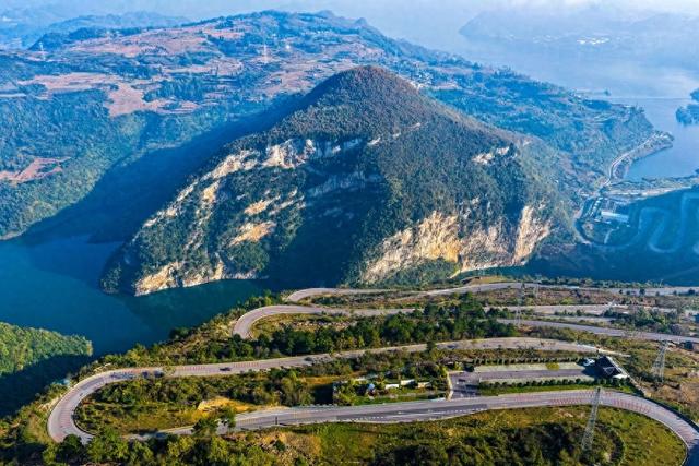 【天眼影像】初冬时节，织金这“一路”风光真美！