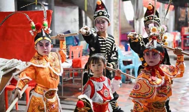 禁止出门攻略视频（孩子们被挡在门外的民俗活动）