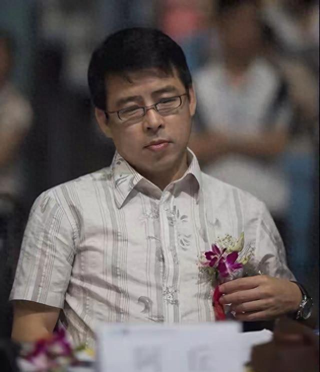 那个曾扬言让中国给全世界道歉，惨遭央视开除的阿丘，如今怎样了