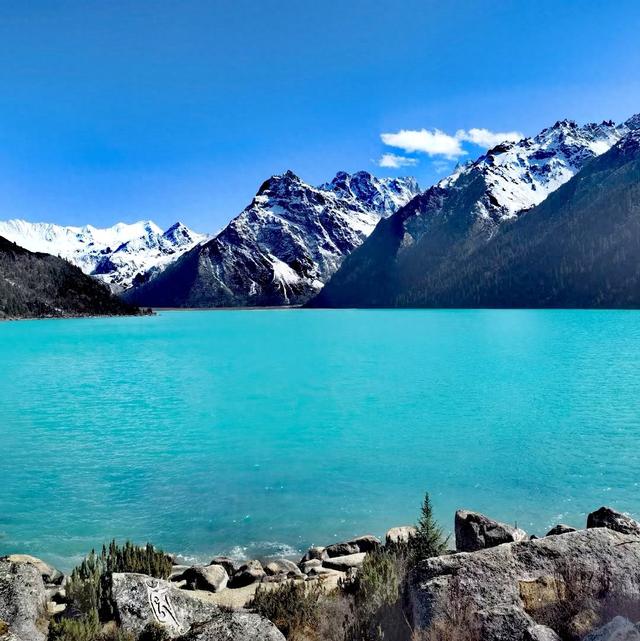 玉龙拉措，湖光里的格萨尔王和珠姆