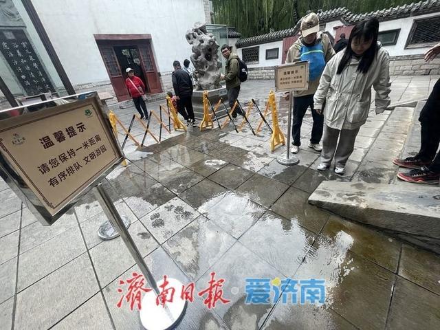 济南泉景添趣：水位高涨泉眼涌 安全提示护游程