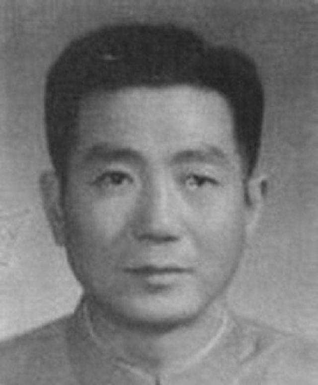 他官至副部，郑州第一任市长，原国家物资局顾问，曾修建二七广场