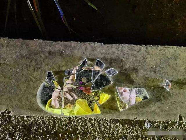 男子饭店门口被撞身亡，民警在现场发现几颗疑似肇事司机的牙齿