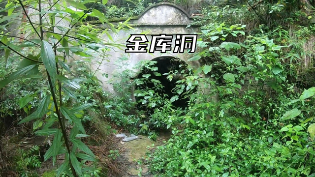 重庆南温泉发现废弃溶洞景区，内部层层石梯让人联想到盗墓笔记