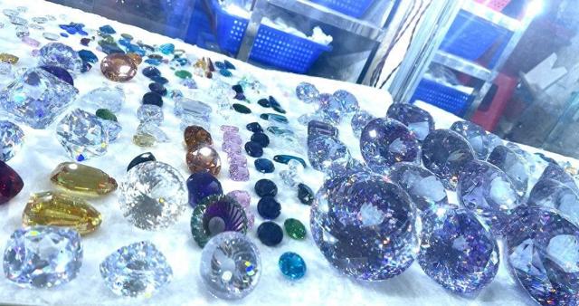 百年骗局终结！中国县城击穿全球市场，820万降至9.9元，巨头破产