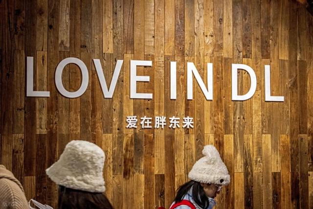 于东来的行为艺术：当"傻东来"遇上"刑释人员"，是作秀还是真情？