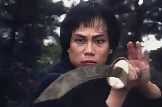 林凤娇也没想到，成龙竟在梁小龙去世后，因一特殊举动扭转了口碑