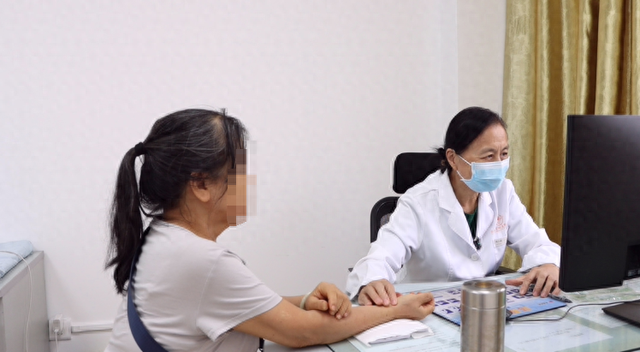 甲状腺结节是一种什么病?（什么是甲状腺结节甲状腺结节有哪些症状）