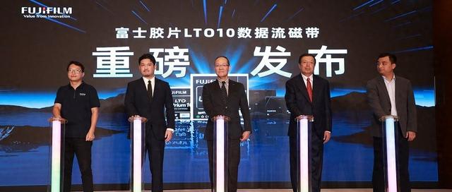 磁带大小塞入75TB数据，日本巨头掏出AI存储黑科技