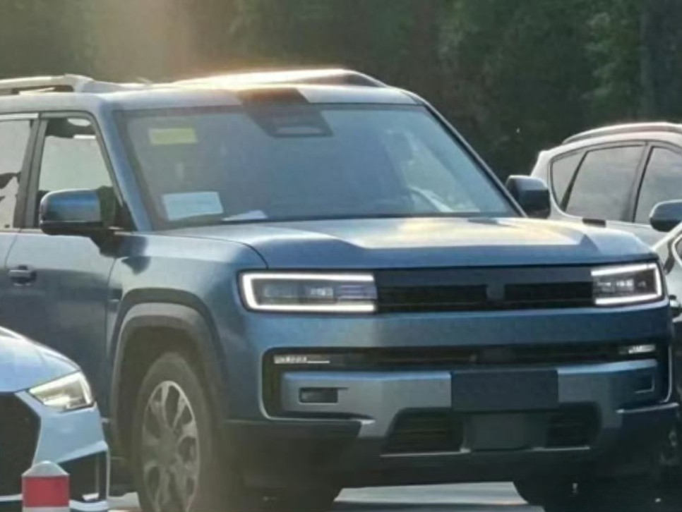 方程豹钛9 承载式车身 越野家用SUV_方程豹