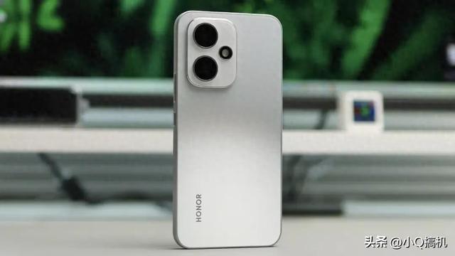 荣耀开启降价模式，7200mAh+2亿像素+金属中框，16+512GB跌至2266