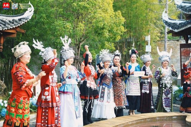 温泉和“村T”组CP？剑河跨界融合暖身又养眼 Jianhe’s Hot Springs and Village T Partner Up and Delights the Eyes