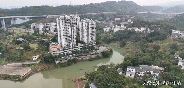 不是海边去不起，是南岸这个江边小镇更有性价比！周末露营走起