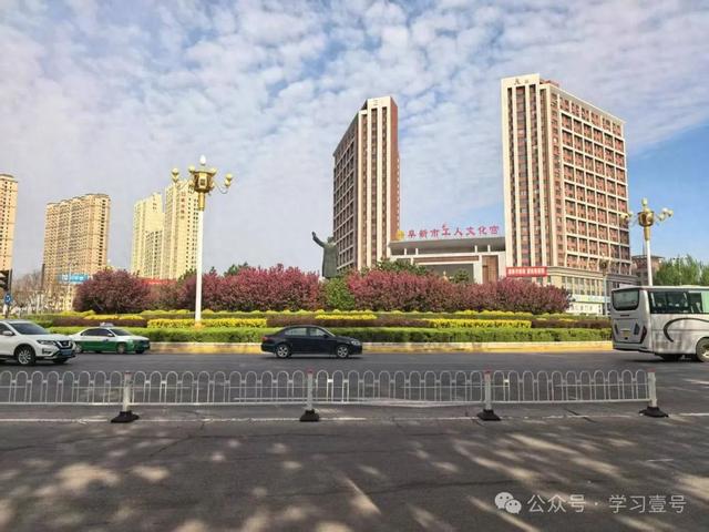 访阜新毛主席铜像