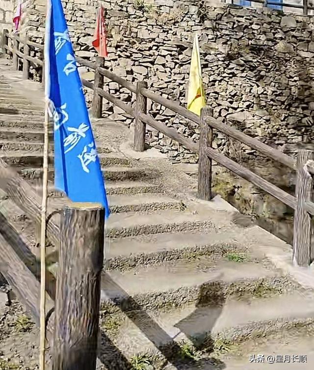 大前村游漫时光;石韵红魂扑面来;秋阳薄纱仍自在