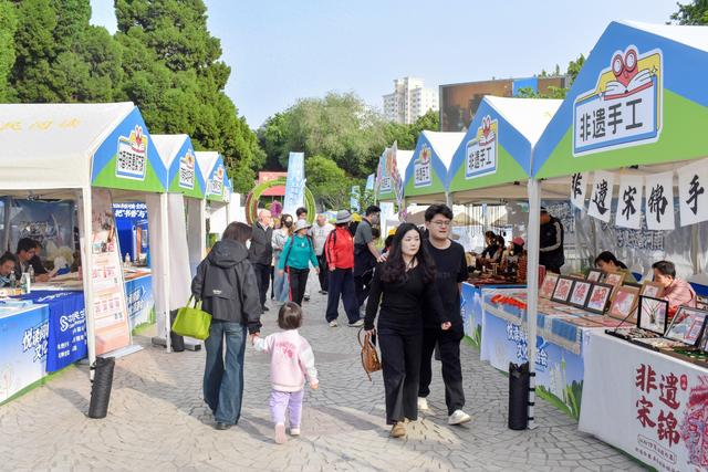 五一假期等你来逛，郑州公园里的“书香派对”延长啦！