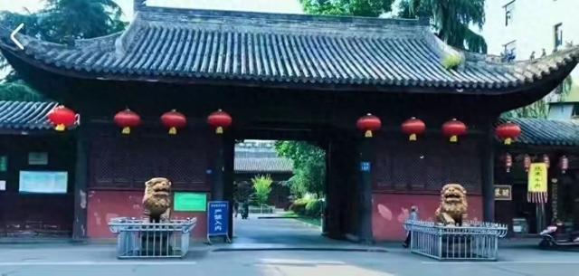 假设有一天四川阆中古城旅游文化，在景区携刻蒙家三将名字有讲究