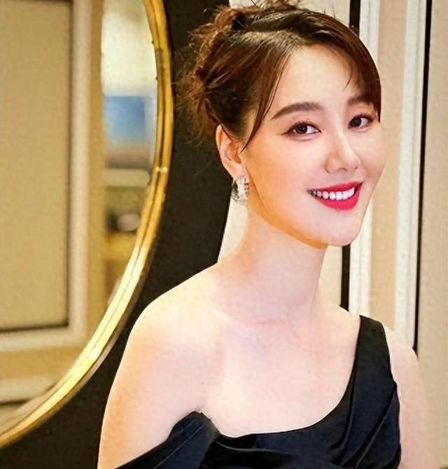讨好大佬，私生活混乱、被央视“开除”，她身上哪个标签是真的？