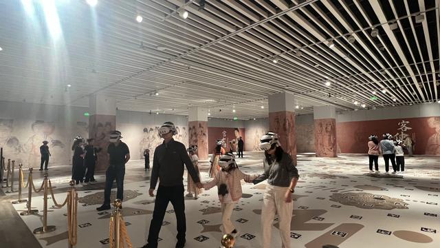 科技绘新景：国庆中秋假期里的文旅“智”变