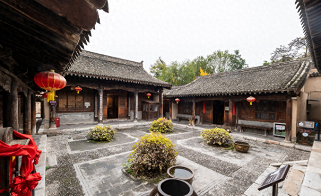 胡宗南拿1300大洋让属下之妻黄鹤云跟他，她咬牙答应，胡却翻脸了
